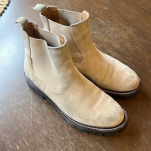SZ 7 Caslon  Boots water resistant